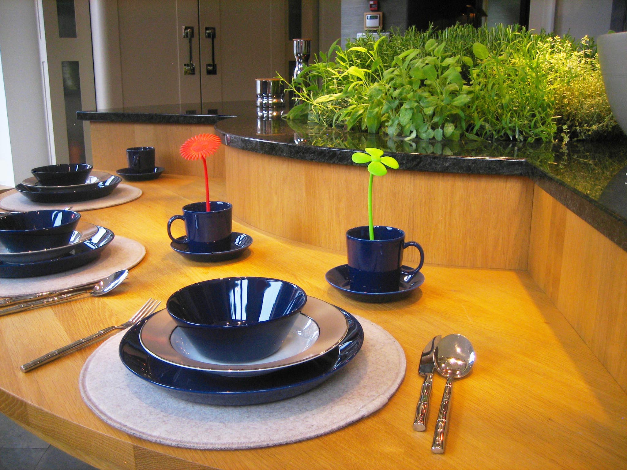 DIPN_tea_infuser_strainer_by_gregorysung_for_GUZZINI_and_E-MY